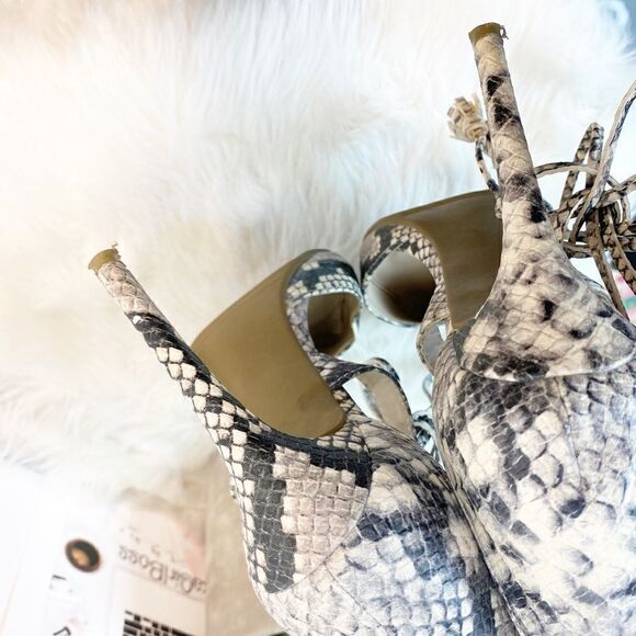 Charlotte Russe | Sneak print pointy toe shoes - Picture 5 of 8